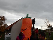Převlékáme čarodějnici za Obří Halloweenskou mrkvodýni